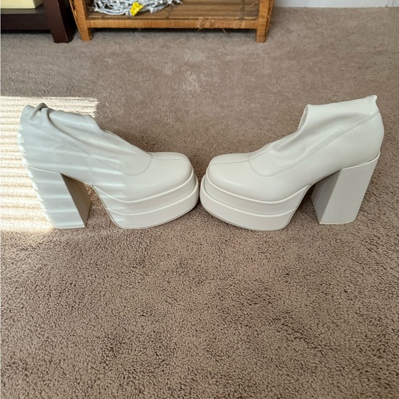 Steve Madden Cypress Cream Platform Boots new in box - Picture 7 of 8